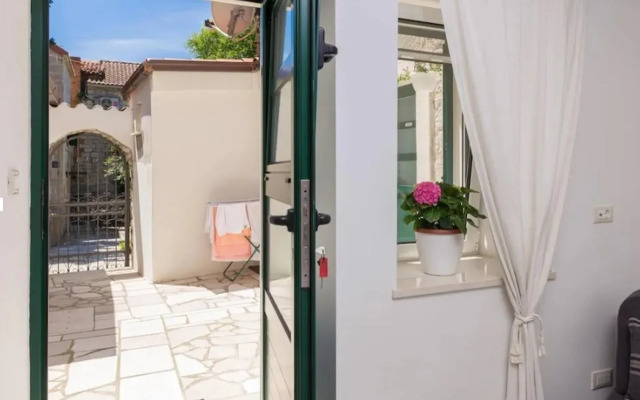 Split Center Suites