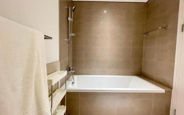 Wonderful 2bedroom with Balcony -Dubai Hills