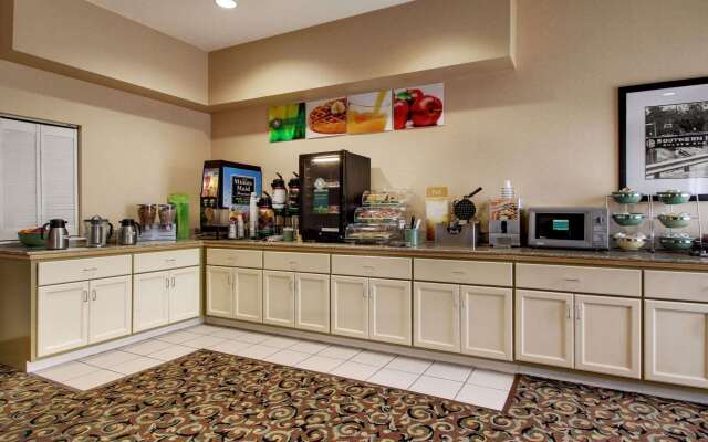Quality Inn &  Suites Hattiesburg North
