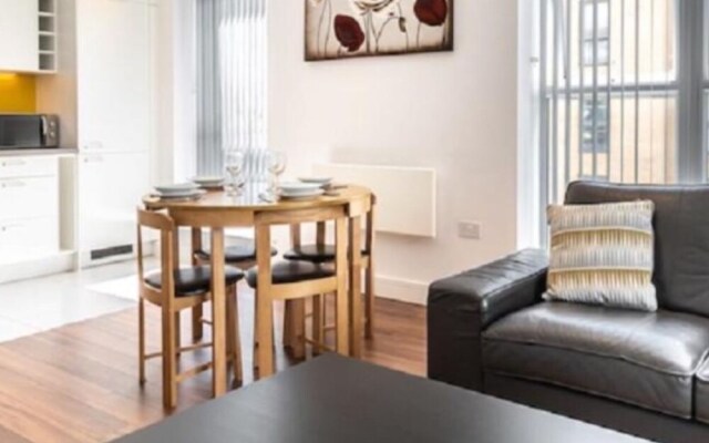 Impeccable 2-bed Apartment in Reading