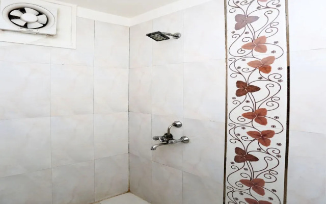 Hotel B R International by OYO Rooms