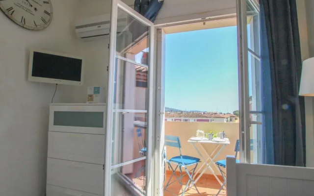 Comfortable Holiday Home Near the Beach