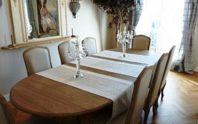 Charming 2 bedroom apt in Central Cannes walking distance to beaches Croisette and the Palais 678