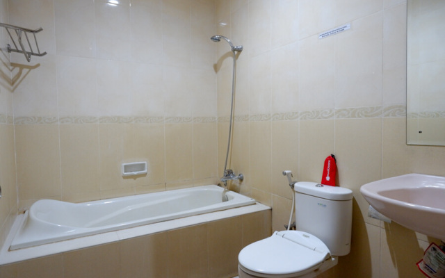 RedDoorz near Monumen Habibi Ainun