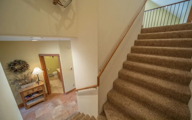 Antlers Gulch 303 by SummitCove Vacation Lodging