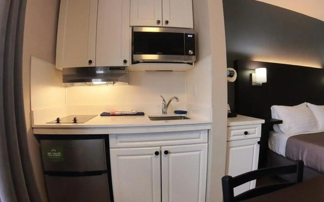 Moonlight Inn and Suites