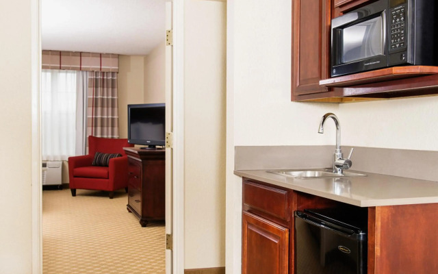 Country Inn & Suites by Radisson, Milwaukee West (Brookfield), WI