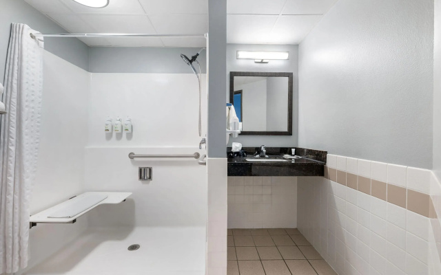 AmericInn by Wyndham Aberdeen - Event Center