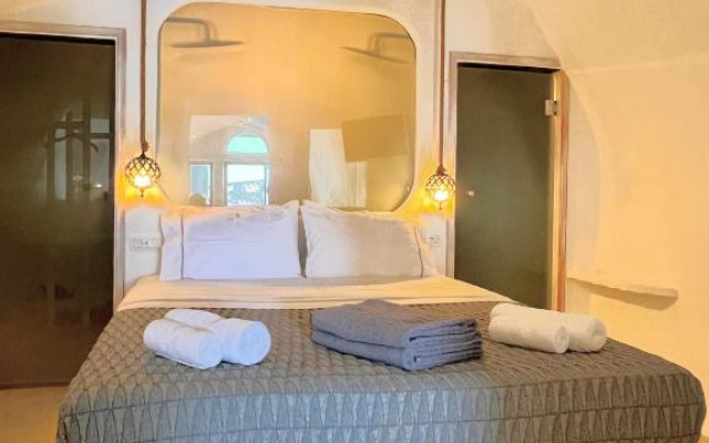 Oia Angle Cavehouse