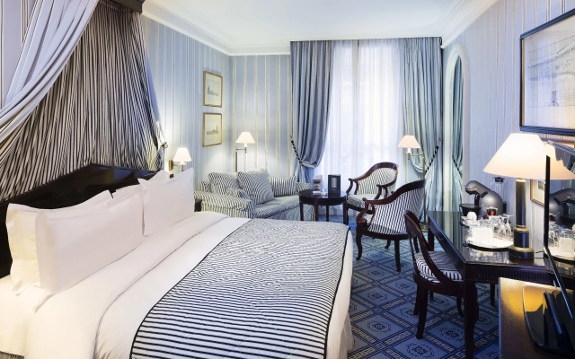 Le Dokhan’s Paris Arc de Triomphe, a Tribute Portfolio Hotel