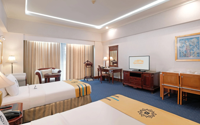 Sunlake Waterfront Resort and Convention