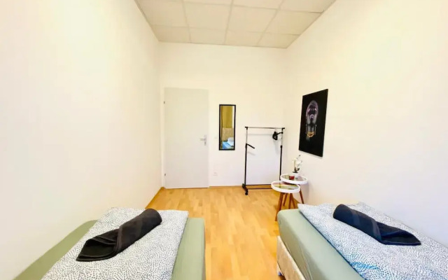 Rooms in Cozy 4BR Shared Apt Central
