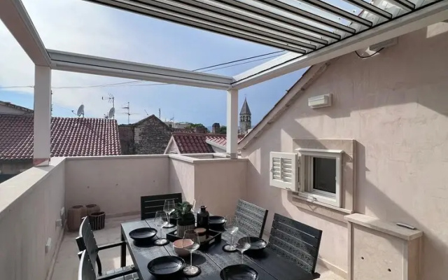 Unique house Nepot in the center