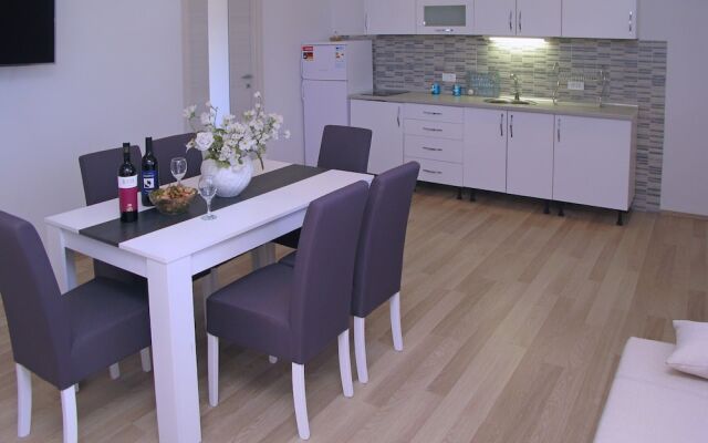 A2 - Modern apt With Balcony, sea View & Parking