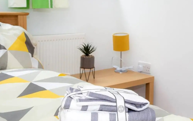Large Shoreditch, Hoxton 3-bed Garden Flat