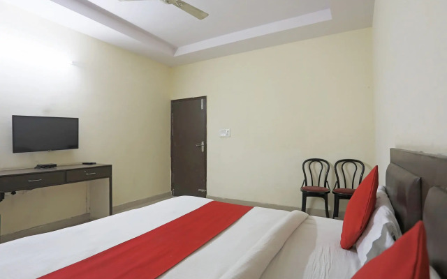 OYO 19664 Aman Hotel