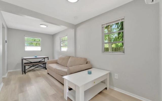 The Kenwood Retreats and Courtyard