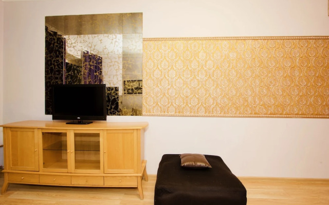 LUXKV Apartment on Nikoloyamskiy