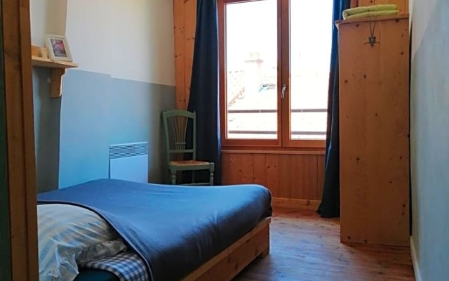 File dans ta chambre !