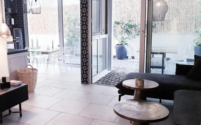 Etis garden seafront