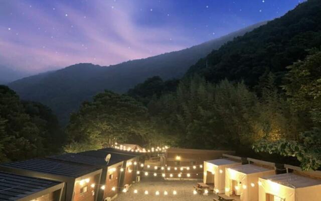 Ooljoo Sunny, Cabin Glamping