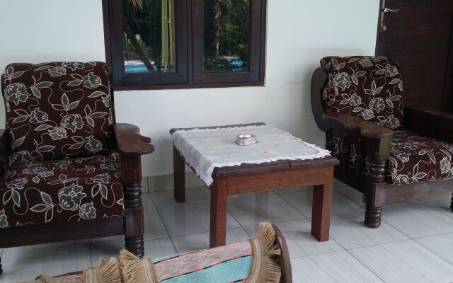 Padang Lovina Sea Side Cottage