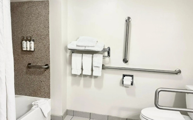 Holiday Inn Express & Suites Meriden by IHG