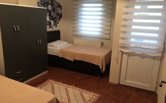 Karabina Green Apart