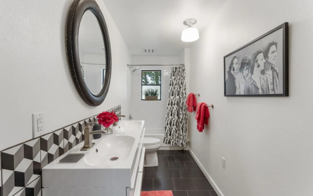 The Tire Swing - Modern 3BD - Gourmet Kitchen - Awesome Local