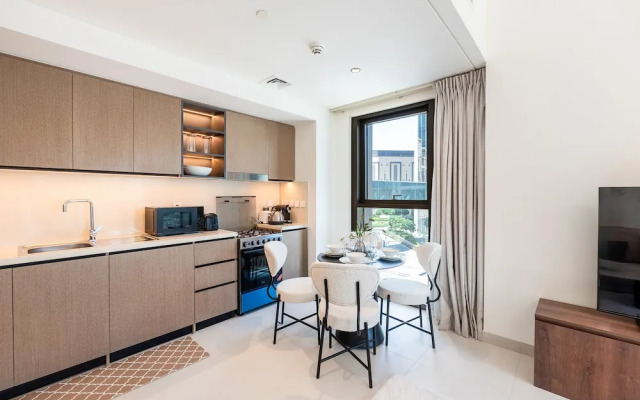 Exclusive 2BR Downtown Apt w Burj Khalifa Views