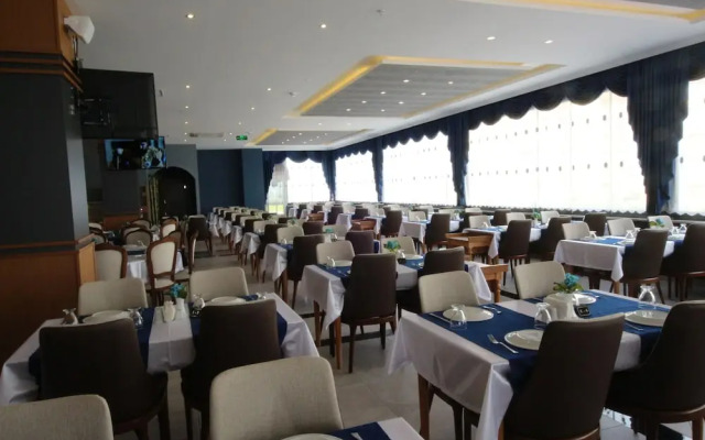Golden Rose Deluxe Hotel
