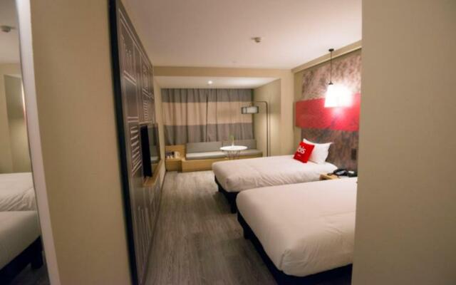 ibis Luoyang Baolong Square Hotel