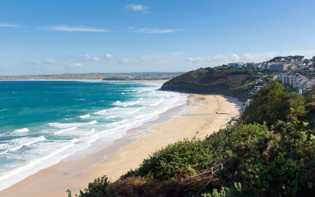Chy Kerris, Carbis Bay