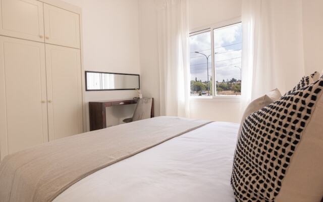 Phaedrus Living Nerina Modern City Flat