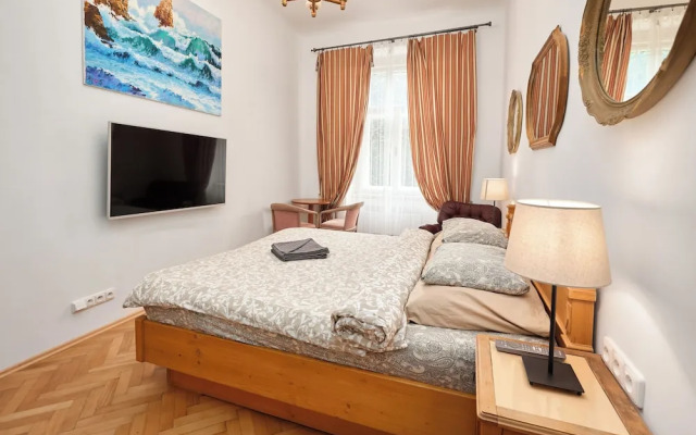 Room & Parking Assistance