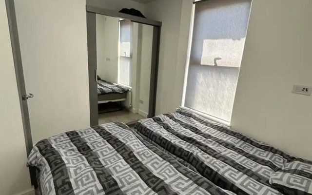 Second Av Flat 4, Hendon London