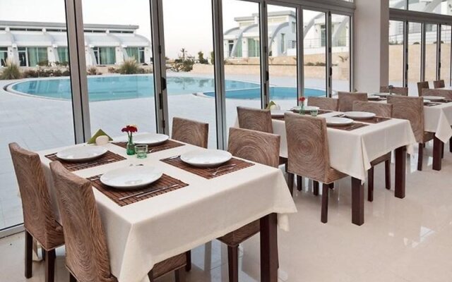 Fairmont Holiday Village