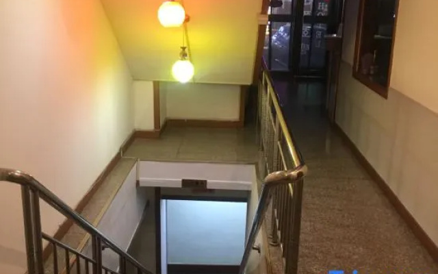 Yaji Lianhua Hostel