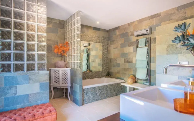 Luxury Villa With Stunning Views in Estepona