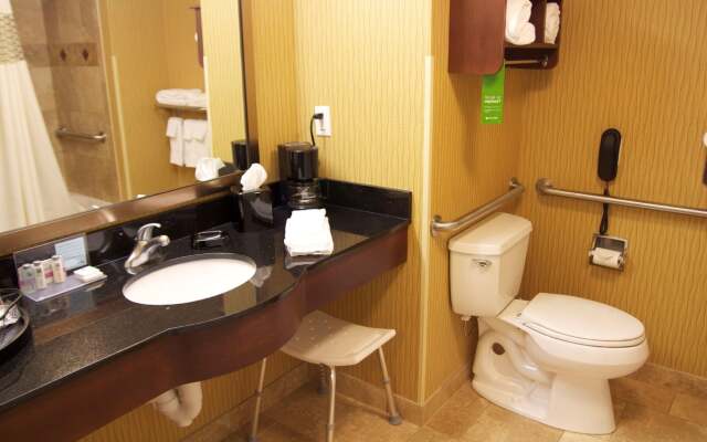 Hampton Inn & Suites Watertown