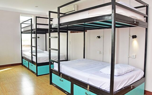 Mad Monkey Hostel Kampot