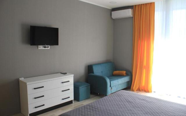 Sunny Studio With Balcony