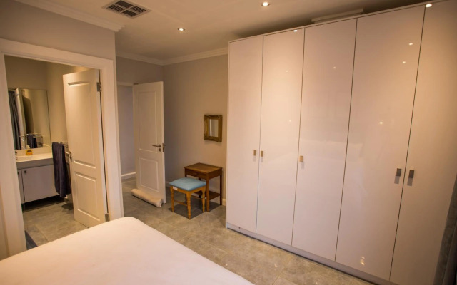 uSHAKA WATERFRONT - PENTHOUSE PLUSH PERFECTION