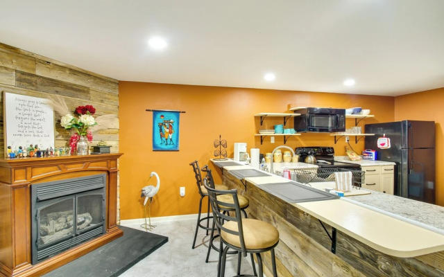 Charming Virginia Getaway Near Hiking & Golfing!