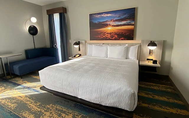 La Quinta Inn & Suites by Wyndham DeSoto