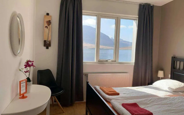 Stoð Guesthouse and apartments