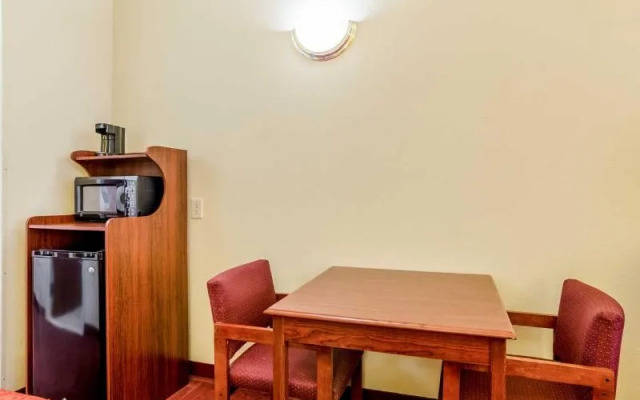 Holiday Inn Express Wichita North - Park City