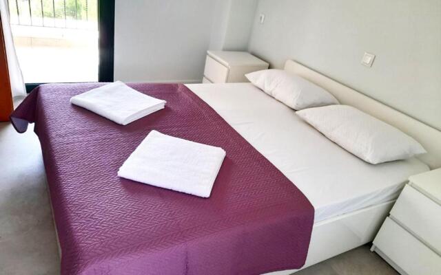 Spacious Holiday House with Shared Pool