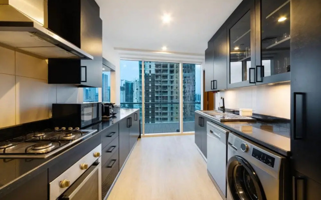 Spectacular Duplex Apt w Canal Views
