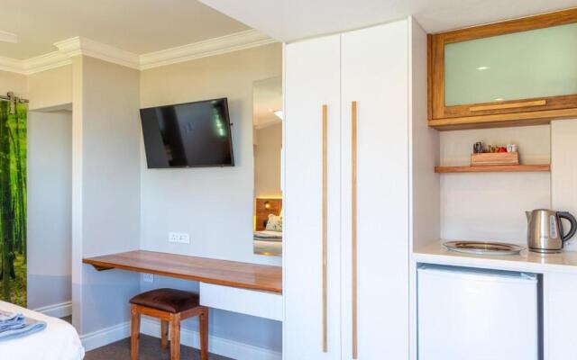 Boardwalk Lodge - Luxury Studio 2 - King Beds